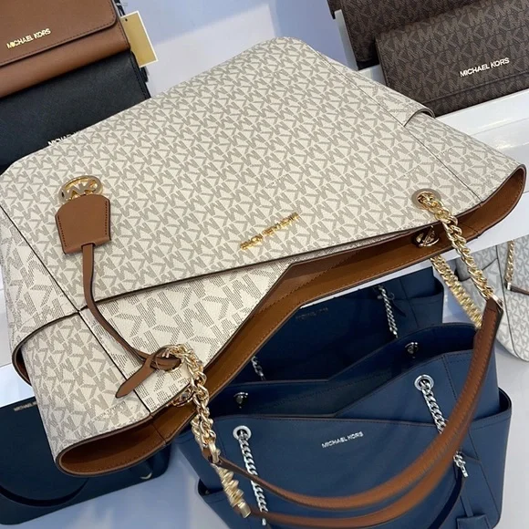 Michael Kors Jet Set Travel Large Chained Tote Shoulder Bag MK Vanilla 
NWT - Picture 5 of 16